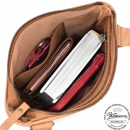  Мужская кожаная сумка "Говард" (песочный крейзи)